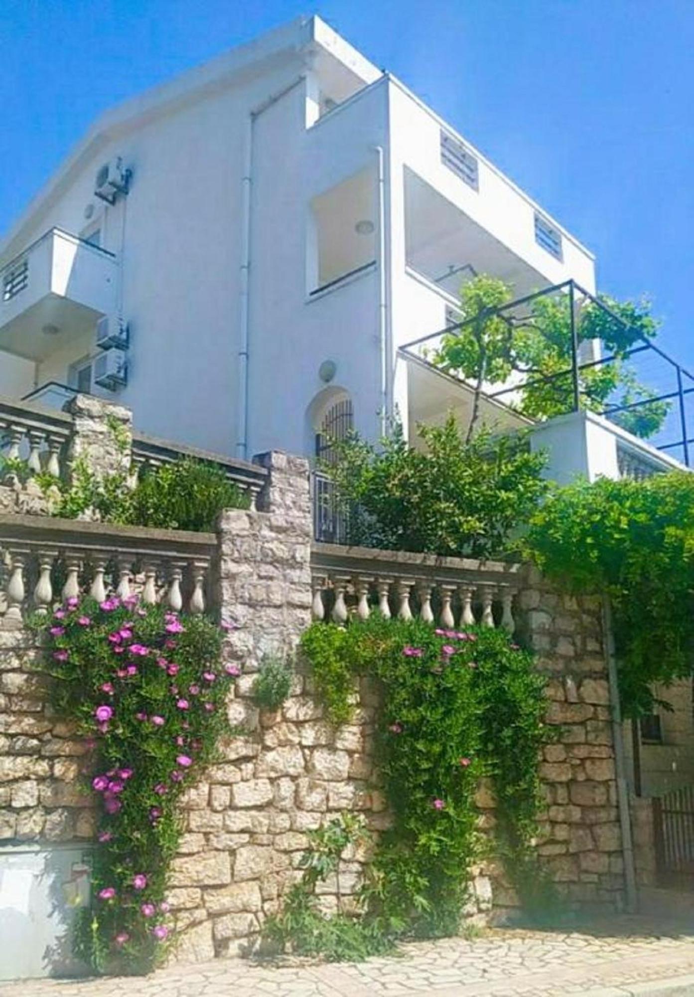 Apartmani Jovanovic Petrovac Екстер'єр фото