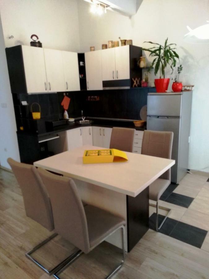 Apartmani Jovanovic Petrovac Екстер'єр фото